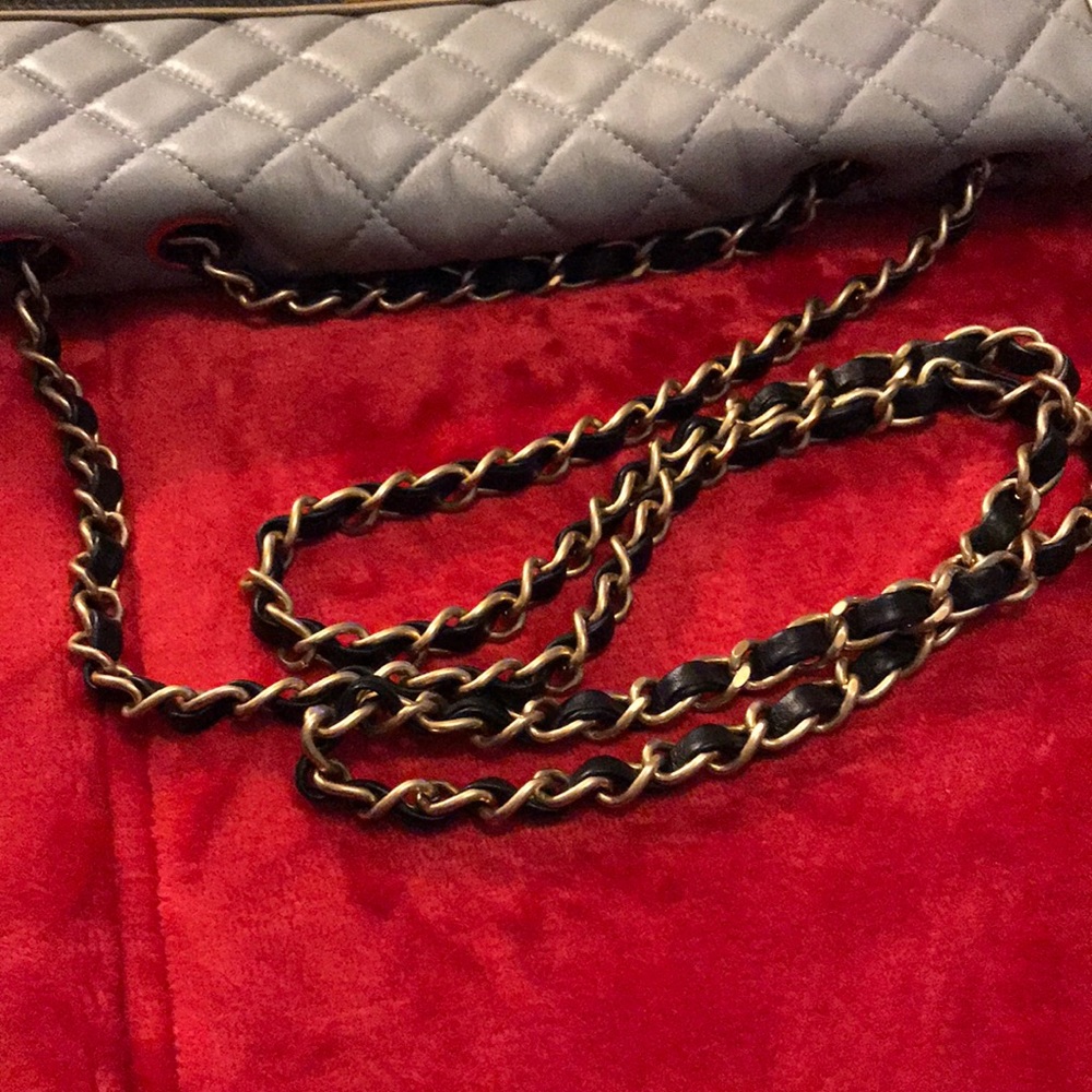 Authentic Chanel calfskin bag - Picture 8 of 11